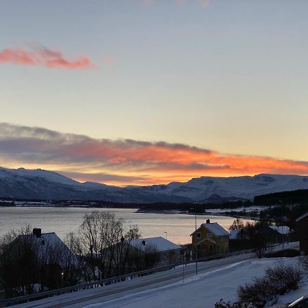 Lyngen, Mackay Appartment, Lyngen Lyngseidet Eksteriør billede