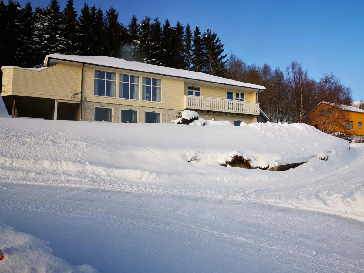 Lyngen, Mackay Appartment, Lyngen Lyngseidet Eksteriør billede