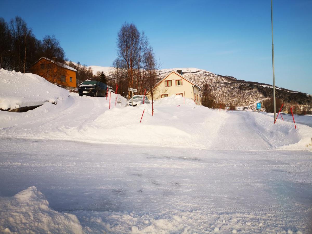 Lyngen, Mackay Appartment, Lyngen Lyngseidet Eksteriør billede