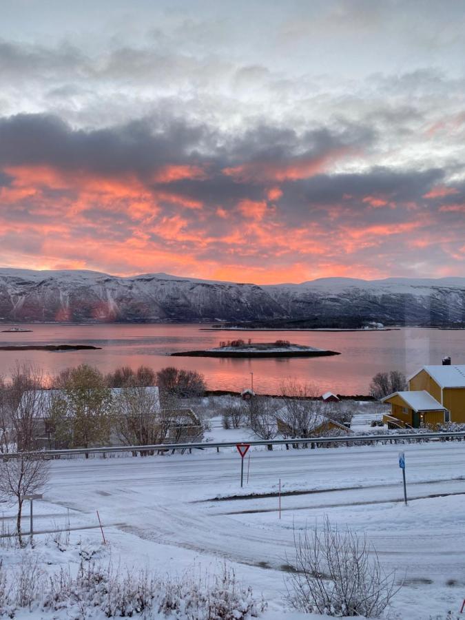 Lyngen, Mackay Appartment, Lyngen Lyngseidet Eksteriør billede