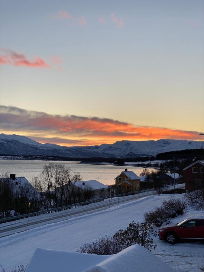 Lyngen, Mackay Appartment, Lyngen Lyngseidet Eksteriør billede