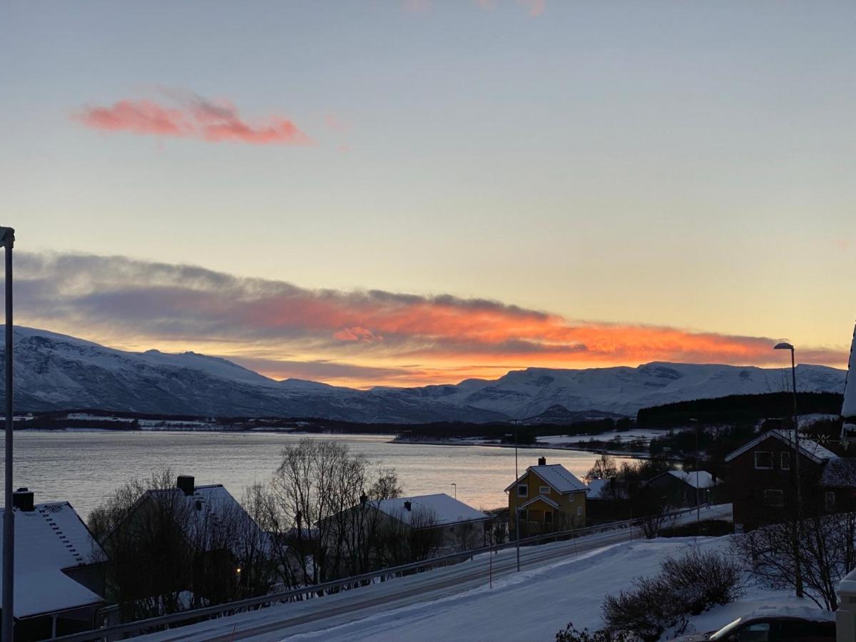 Lyngen, Mackay Appartment, Lyngen Lyngseidet Eksteriør billede