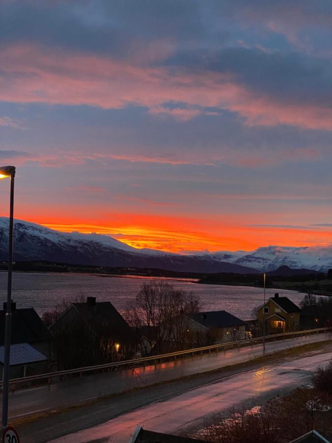 Lyngen, Mackay Appartment, Lyngen Lyngseidet Eksteriør billede